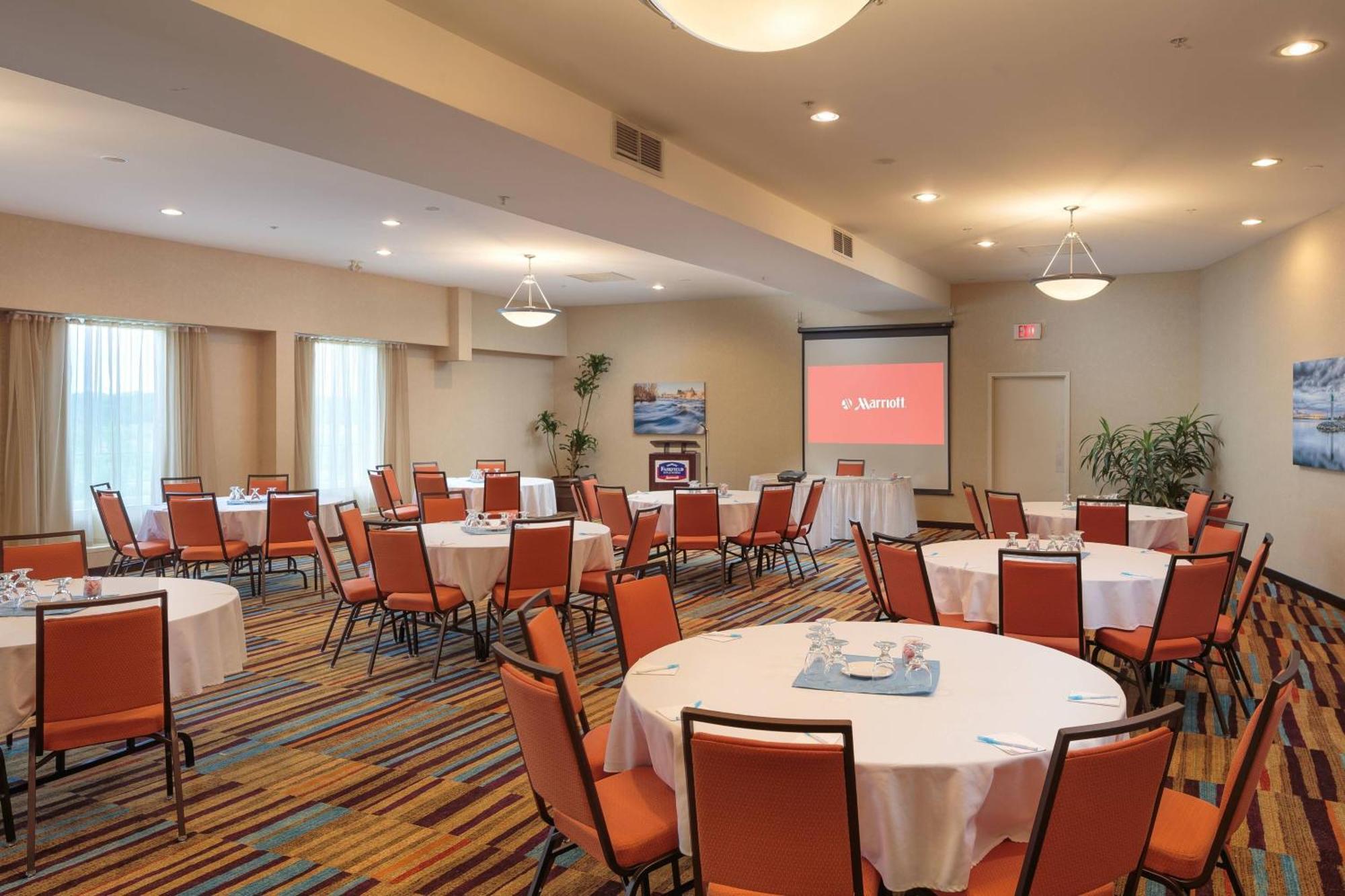 Fairfield Inn & Suites By Marriott Belleville Bagian luar foto