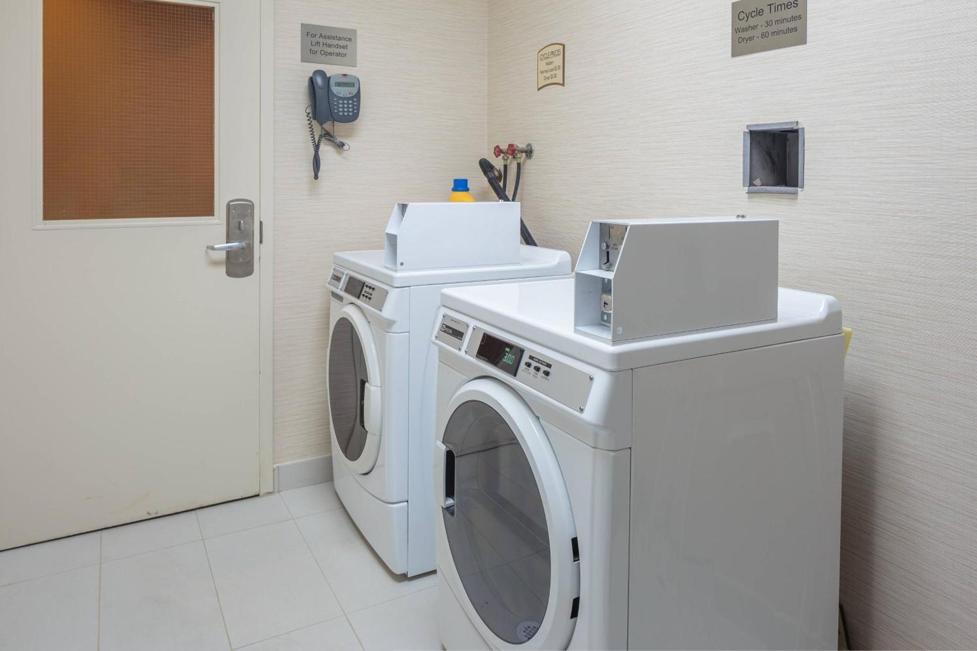 Fairfield Inn & Suites By Marriott Belleville Bagian luar foto