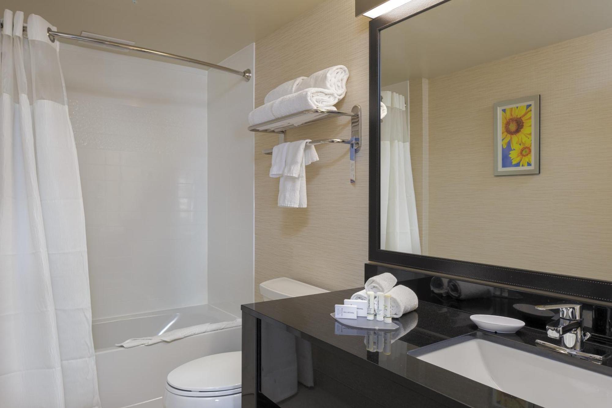 Fairfield Inn & Suites By Marriott Belleville Bagian luar foto