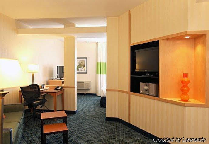 Fairfield Inn & Suites By Marriott Belleville Bagian luar foto