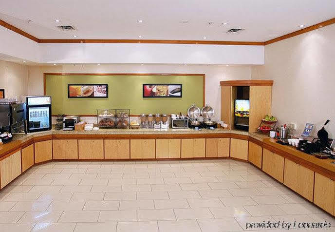 Fairfield Inn & Suites By Marriott Belleville Bagian luar foto