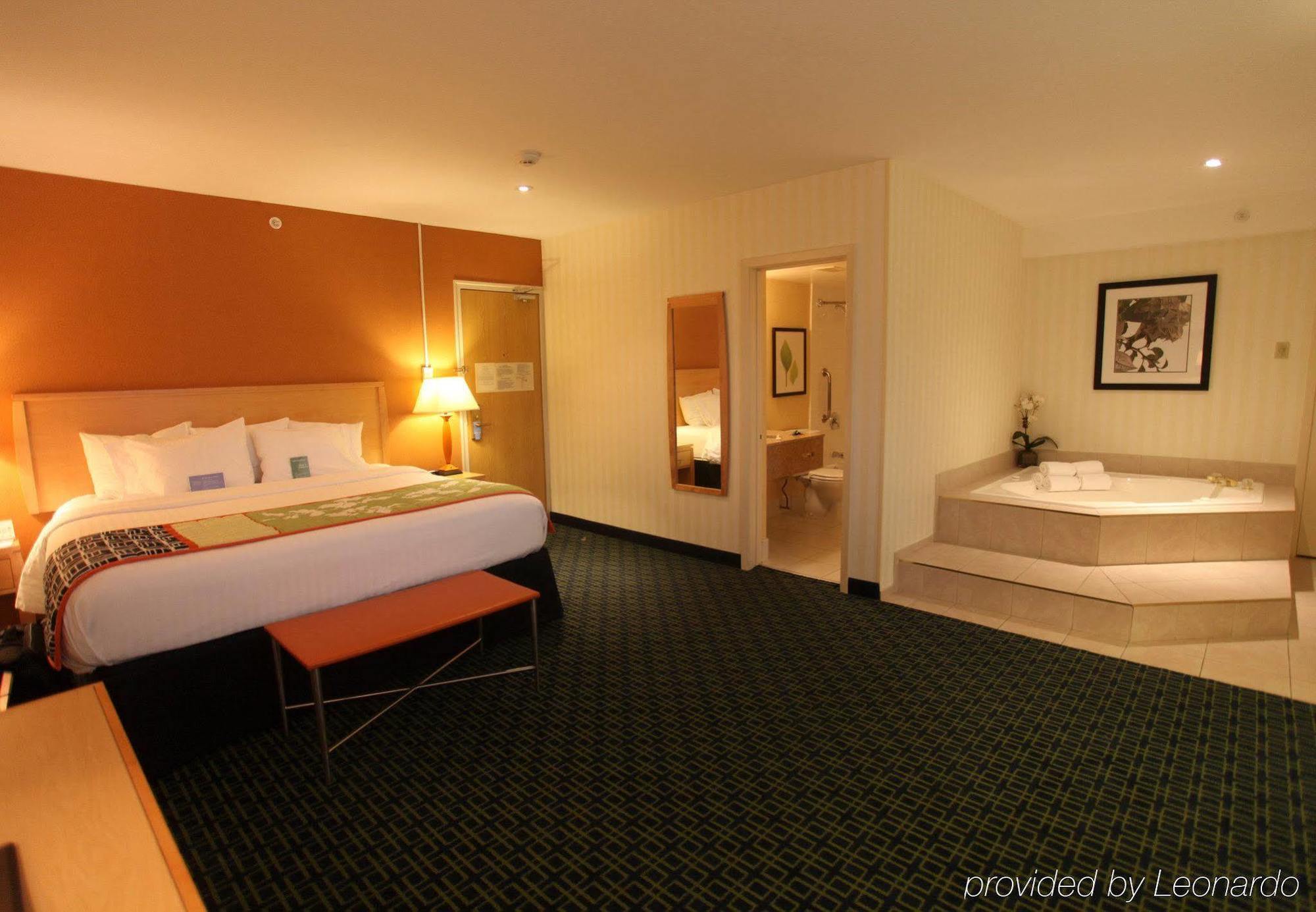Fairfield Inn & Suites By Marriott Belleville Bagian luar foto